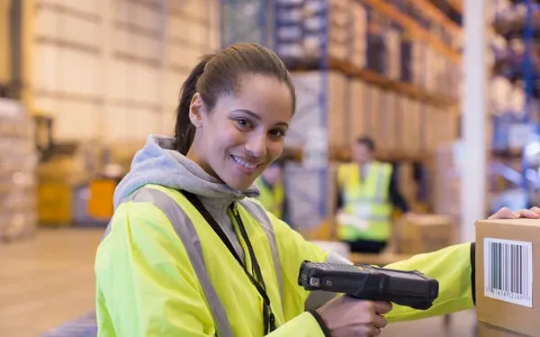 rf-scanner-warehouse-worker